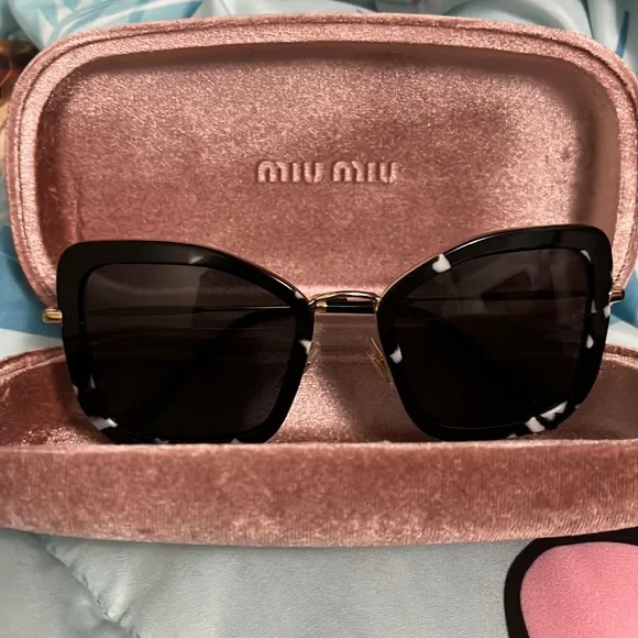 Miu Miu | Accessories | A Good Used Miu Miu Original  display picture 3